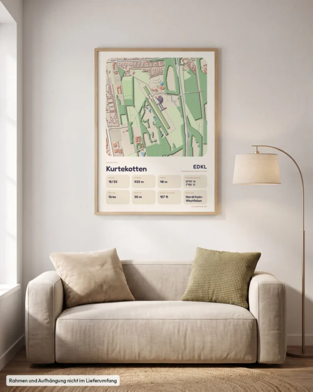 Poster Kurtekotten im Stil Clay: Wohnzimmer – Sofa, Eiche