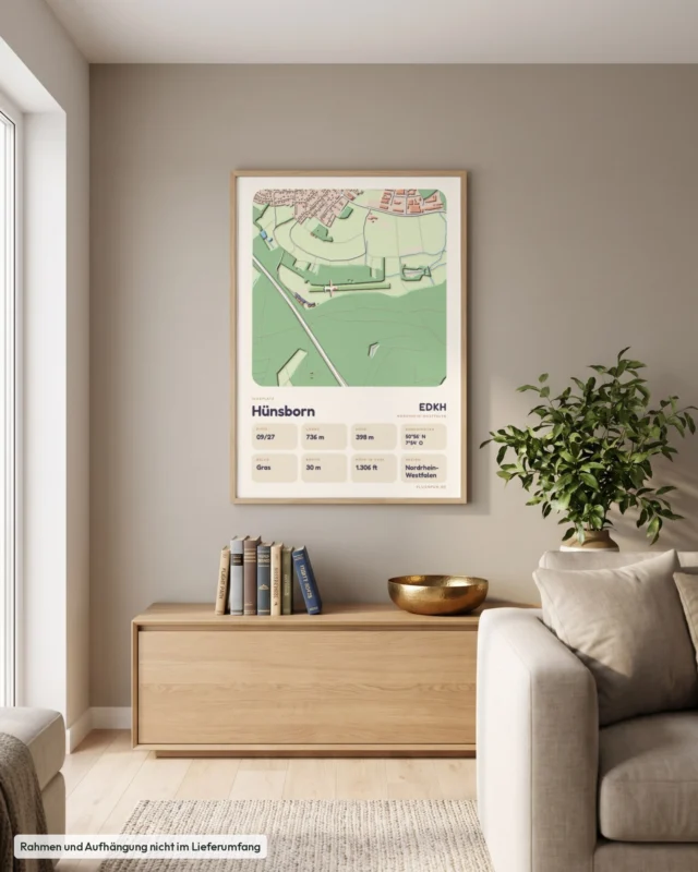 Poster Hünsborn im Stil Clay: Wohnzimmer – Sideboard mit Fliegerbüchern, Eiche