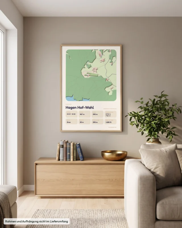 Poster Hagen Hof-Wahl im Stil Clay: Wohnzimmer – Sideboard mit Fliegerbüchern, Eiche