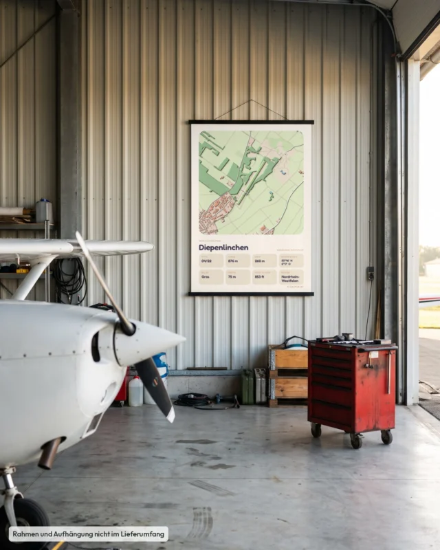 Poster Diepenlinchen im Stil Clay: Hangar Motorflug – Cessna-Nase, Posterleiste