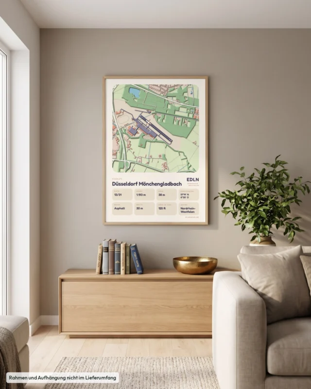 Poster Düsseldorf Mönchengladbach im Stil Clay: Wohnzimmer – Sideboard mit Fliegerbüchern, Eiche