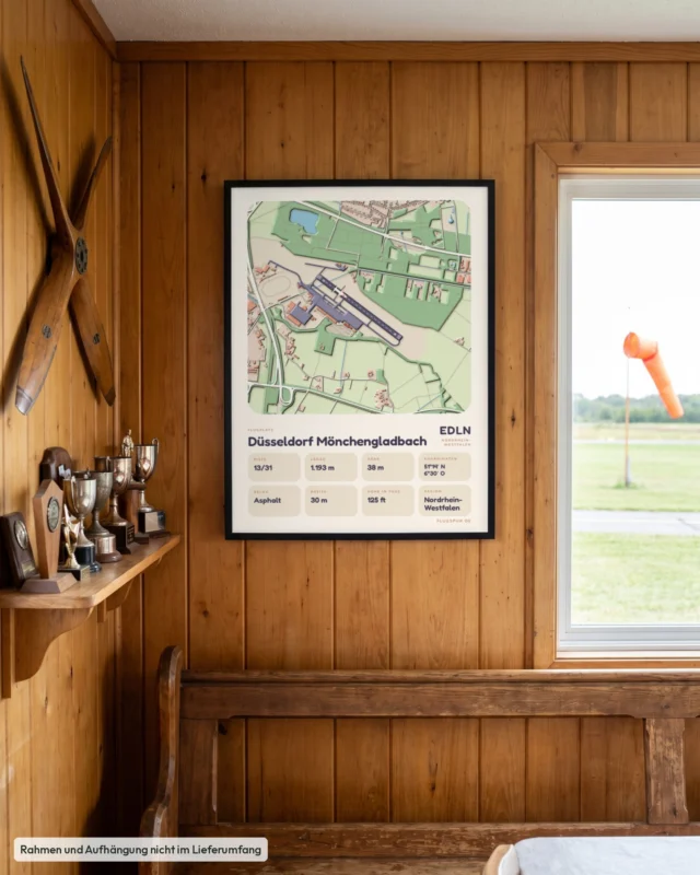 Poster Düsseldorf Mönchengladbach im Stil Clay: Clubheim – Holzwand, Propeller, Windsack