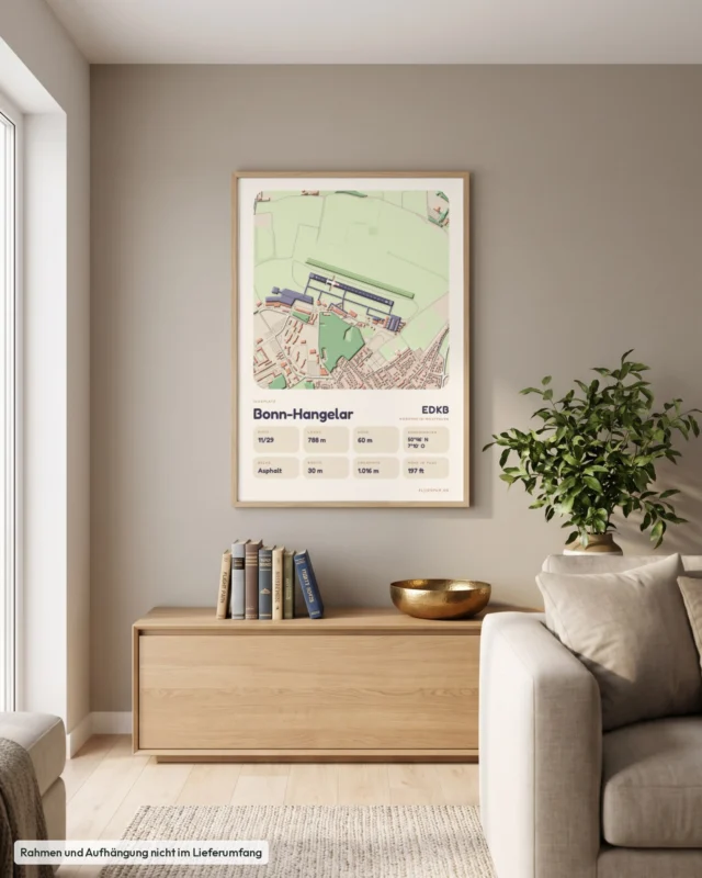 Poster Bonn-Hangelar im Stil Clay: Wohnzimmer – Sideboard mit Fliegerbüchern, Eiche