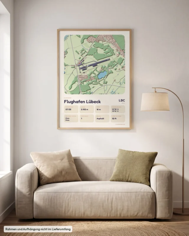 Poster Flughafen Lübeck-Blankensee (LBC/EDHL) im Wohnzimmer, Stil Clay