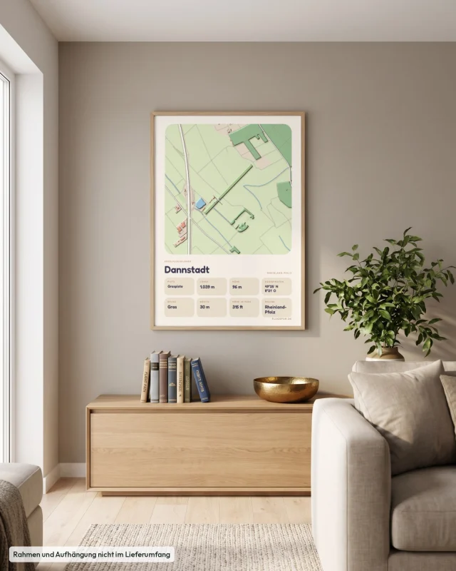 Poster Dannstadt im Stil Clay: Wohnzimmer – Sideboard mit Fliegerbüchern, Eiche