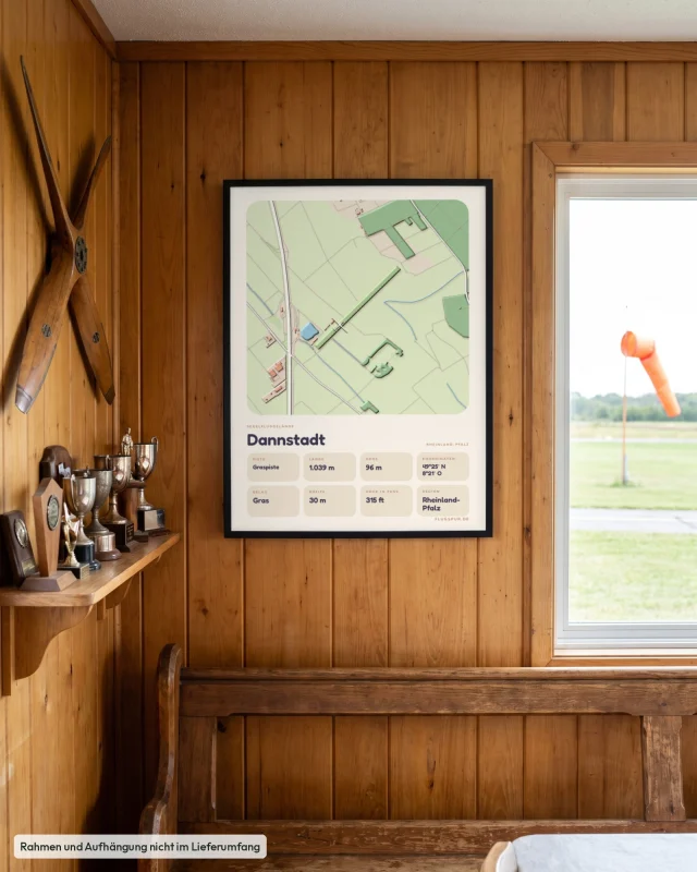 Poster Dannstadt im Stil Clay: Clubheim – Holzwand, Propeller, Windsack