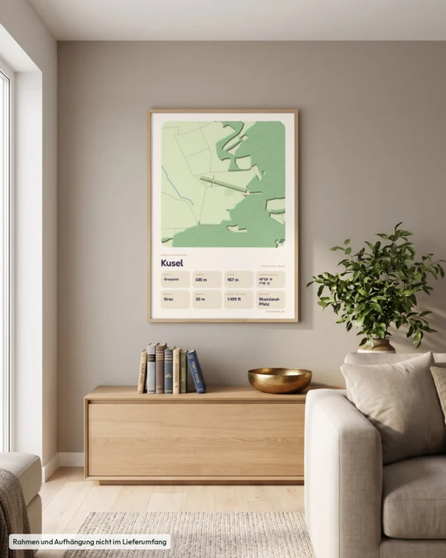 Poster Kusel im Stil Clay: Wohnzimmer – Sideboard mit Fliegerbüchern, Eiche
