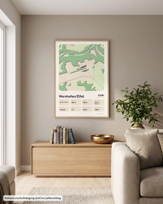 Poster Wershofen/Eifel im Stil Clay: Wohnzimmer – Sideboard mit Fliegerbüchern, Eiche