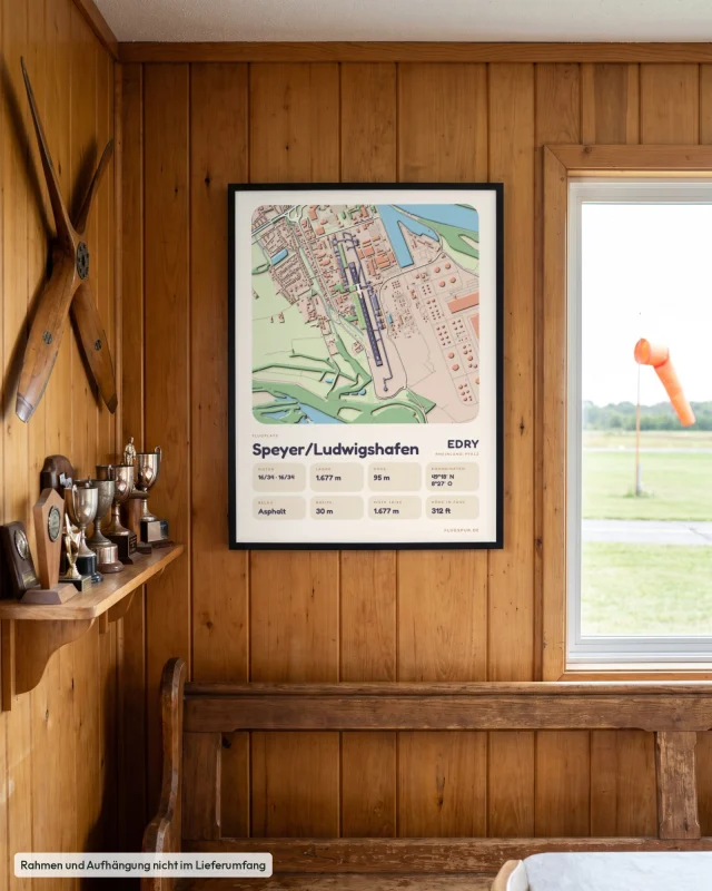 Poster Speyer/Ludwigshafen im Stil Clay: Clubheim – Holzwand, Propeller, Windsack
