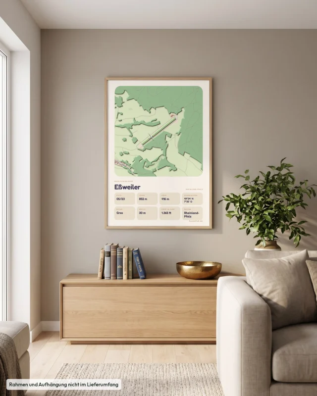 Poster Eßweiler im Stil Clay: Wohnzimmer – Sideboard mit Fliegerbüchern, Eiche