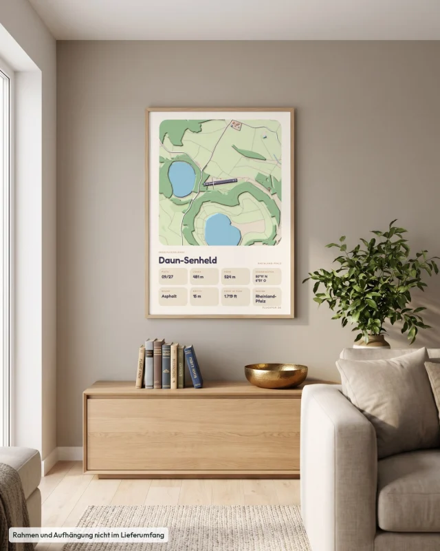 Poster Daun-Senheld im Stil Clay: Wohnzimmer – Sideboard mit Fliegerbüchern, Eiche