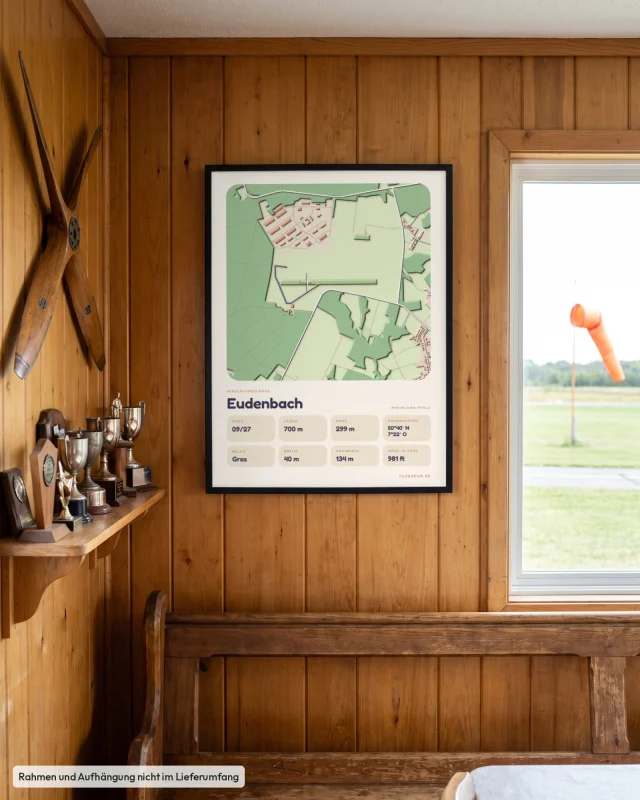 Poster Eudenbach im Stil Clay: Clubheim – Holzwand, Propeller, Windsack
