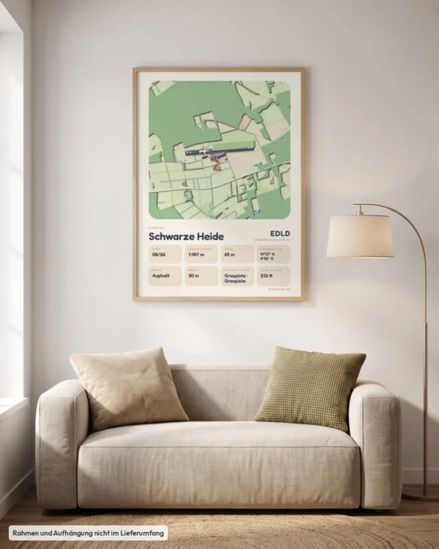 Poster Schwarze Heide im Stil Clay: Wohnzimmer – Sofa, Eiche